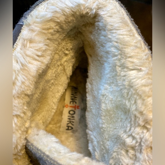 MINNETONKA TORREY LACEUP BOOTIES - Picture 5 of 11